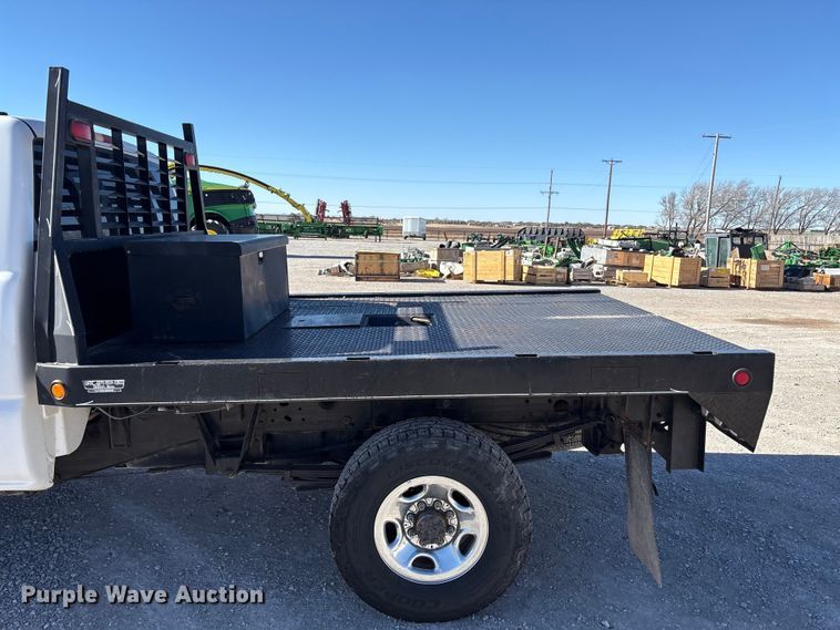 image for item EU4753 2004 Chevrolet Silverado 2500HD flatbed pickup truck