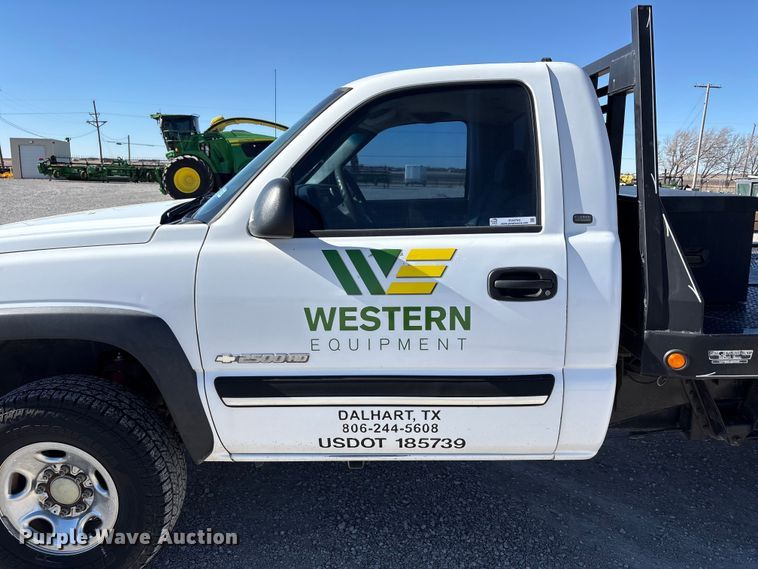 image for item EU4753 2004 Chevrolet Silverado 2500HD flatbed pickup truck