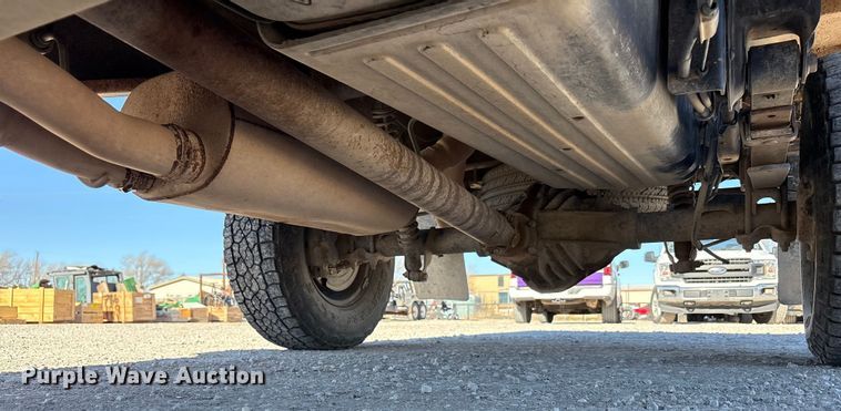 image for item EU4753 2004 Chevrolet Silverado 2500HD flatbed pickup truck