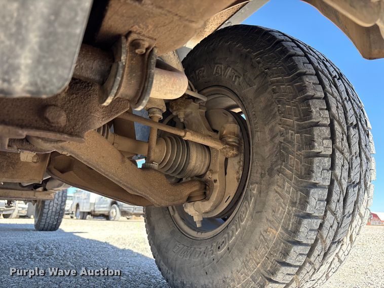 image for item EU4753 2004 Chevrolet Silverado 2500HD flatbed pickup truck