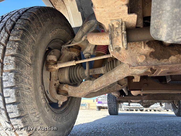 image for item EU4753 2004 Chevrolet Silverado 2500HD flatbed pickup truck