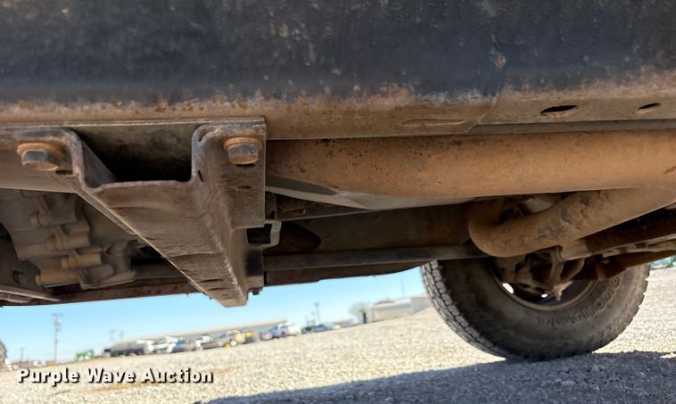 image for item EU4753 2004 Chevrolet Silverado 2500HD flatbed pickup truck