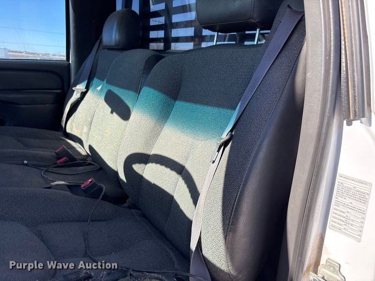 image for item EU4753 2004 Chevrolet Silverado 2500HD flatbed pickup truck