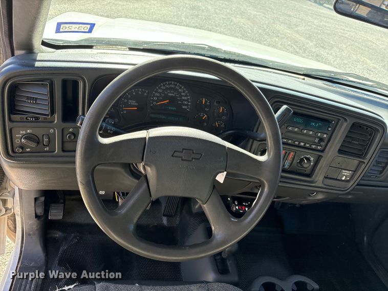 image for item EU4753 2004 Chevrolet Silverado 2500HD flatbed pickup truck