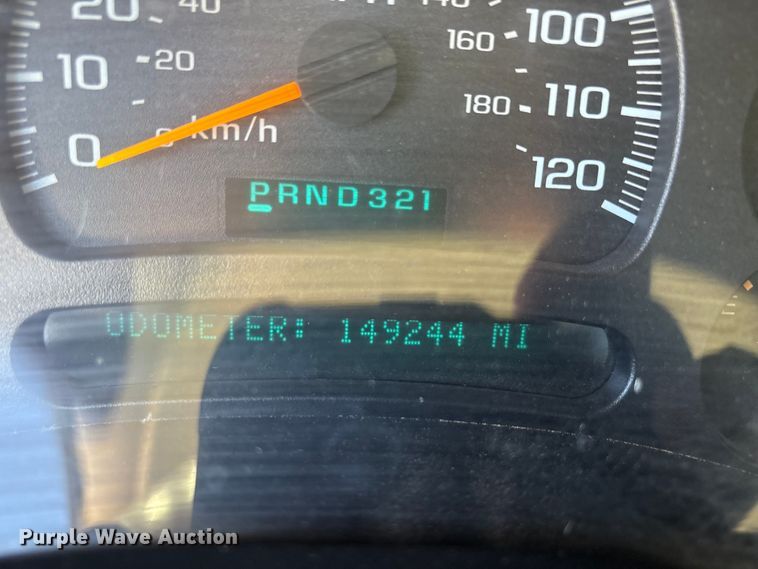 image for item EU4753 2004 Chevrolet Silverado 2500HD flatbed pickup truck