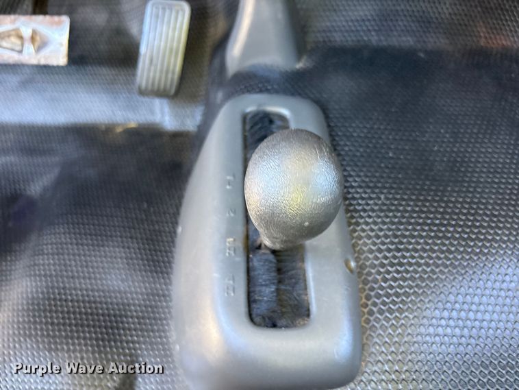 image for item EU4753 2004 Chevrolet Silverado 2500HD flatbed pickup truck