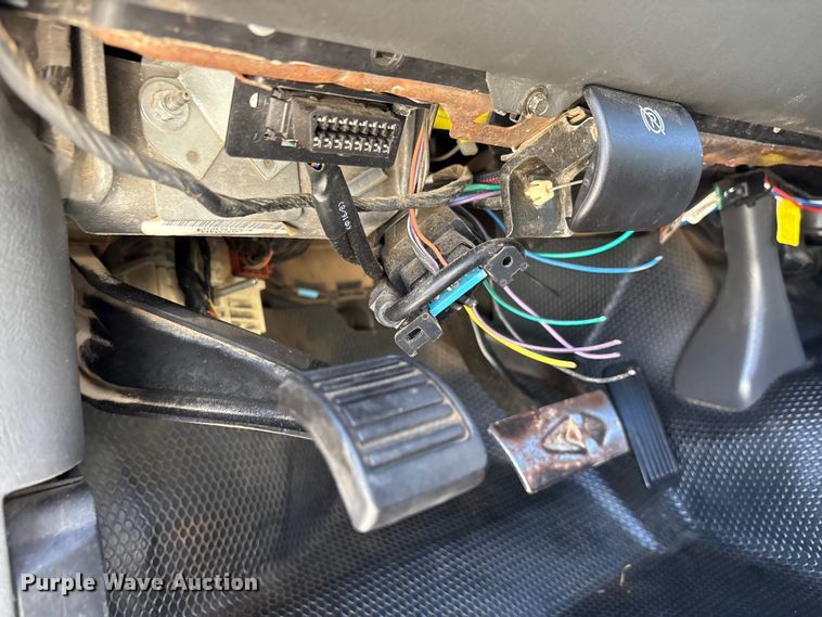 image for item EU4753 2004 Chevrolet Silverado 2500HD flatbed pickup truck