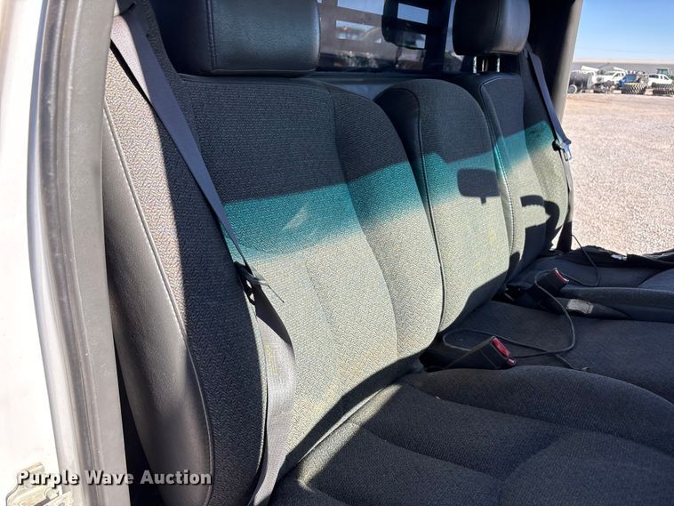 image for item EU4753 2004 Chevrolet Silverado 2500HD flatbed pickup truck