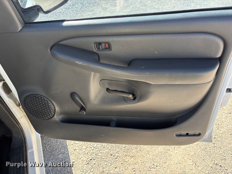 image for item EU4753 2004 Chevrolet Silverado 2500HD flatbed pickup truck