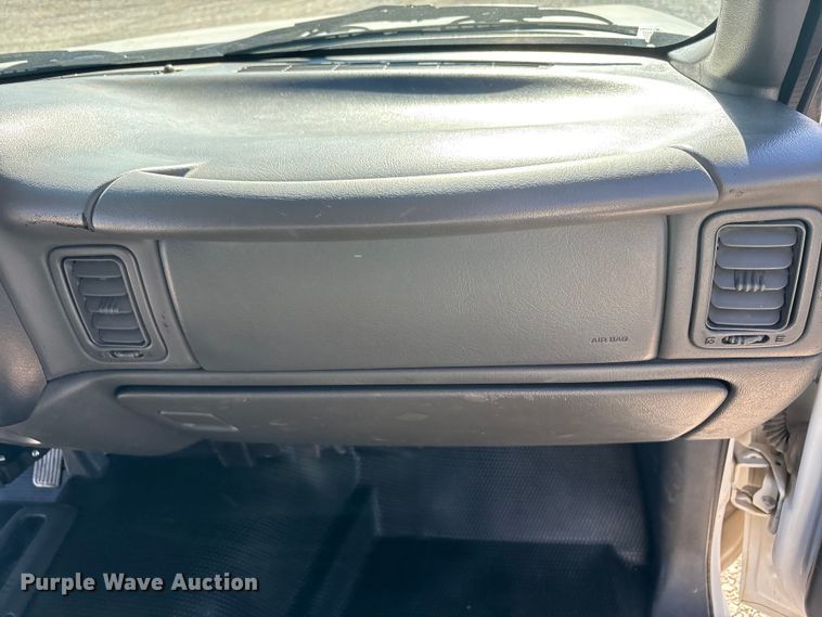 image for item EU4753 2004 Chevrolet Silverado 2500HD flatbed pickup truck