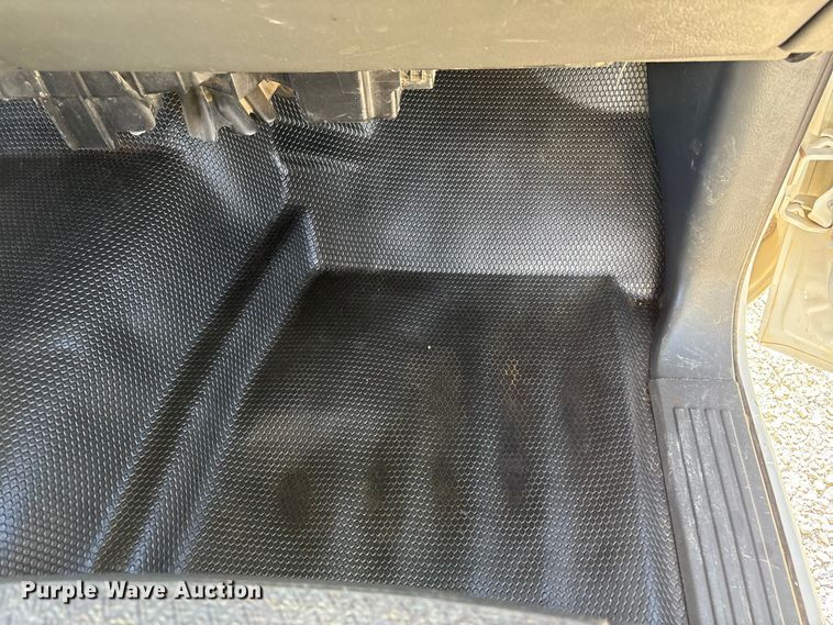 image for item EU4753 2004 Chevrolet Silverado 2500HD flatbed pickup truck