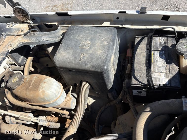 image for item EU4753 2004 Chevrolet Silverado 2500HD flatbed pickup truck