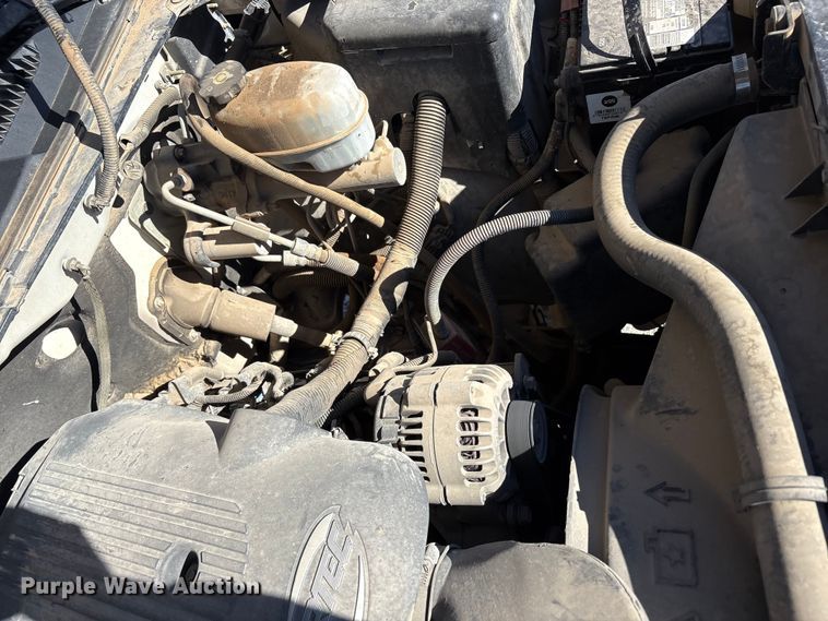 image for item EU4753 2004 Chevrolet Silverado 2500HD flatbed pickup truck