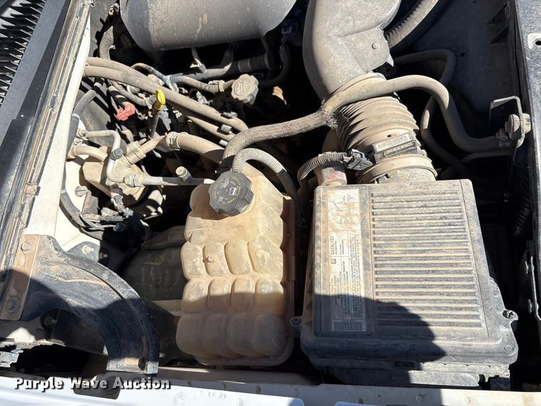 image for item EU4753 2004 Chevrolet Silverado 2500HD flatbed pickup truck