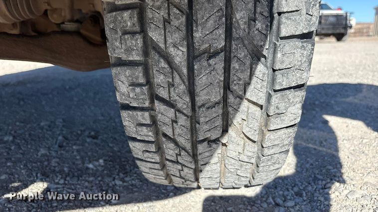 image for item EU4753 2004 Chevrolet Silverado 2500HD flatbed pickup truck