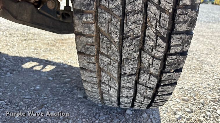 image for item EU4753 2004 Chevrolet Silverado 2500HD flatbed pickup truck