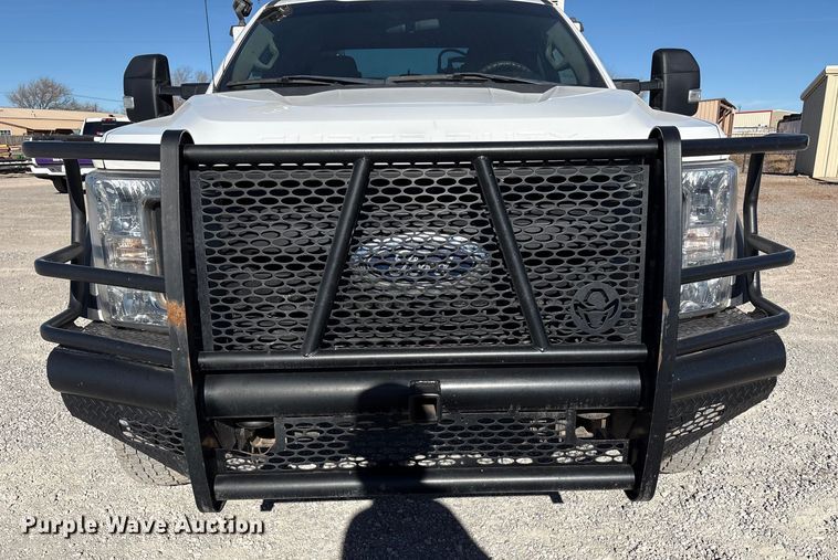 image for item EU4754 2019 Ford F550 utility / service truck