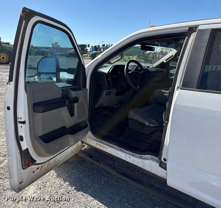 image for item EU4754 2019 Ford F550 utility / service truck