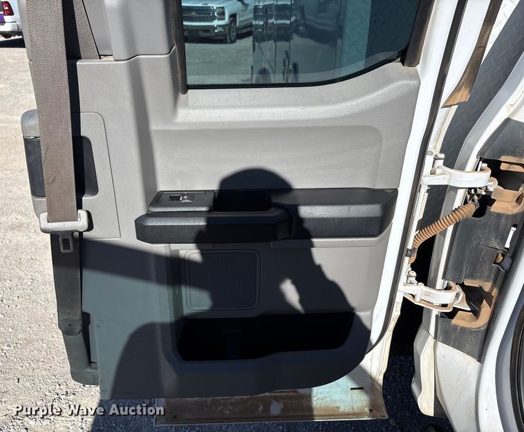 image for item EU4754 2019 Ford F550 utility / service truck