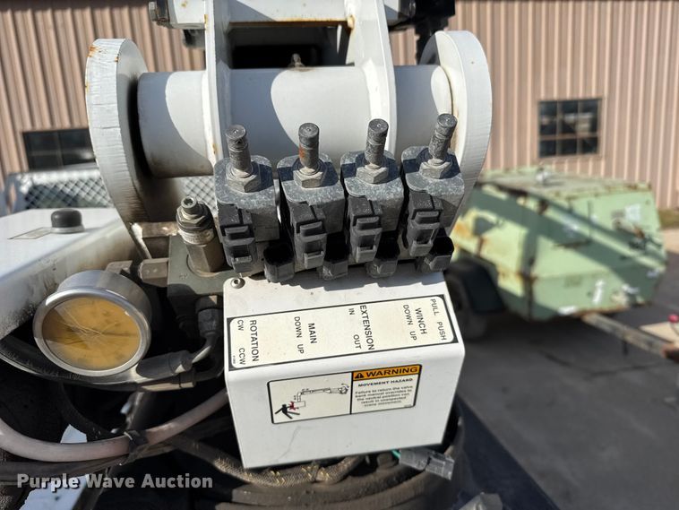 image for item EU6493 2005 GMC Sierra 3500HD utility bed pickup truck