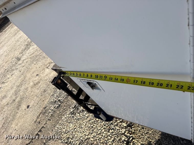 image for item EU6493 2005 GMC Sierra 3500HD utility bed pickup truck