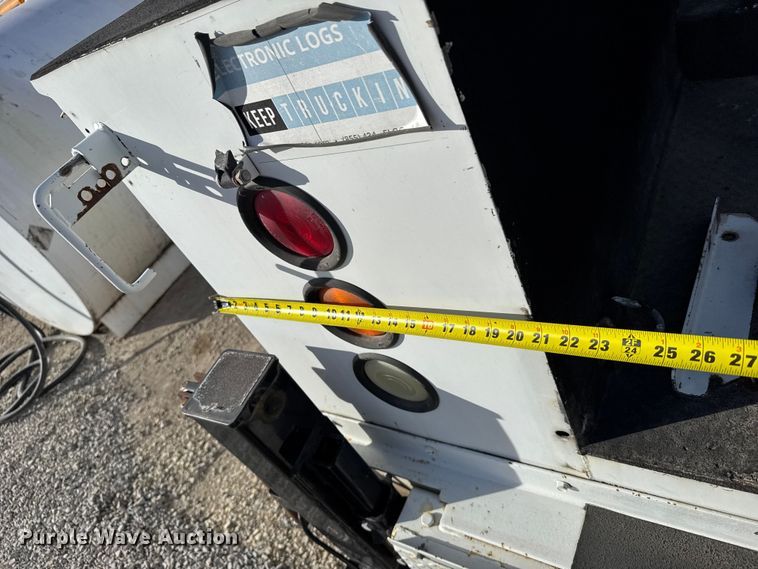 image for item EU6493 2005 GMC Sierra 3500HD utility bed pickup truck