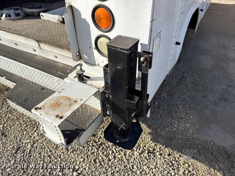 image for item EU6493 2005 GMC Sierra 3500HD utility bed pickup truck