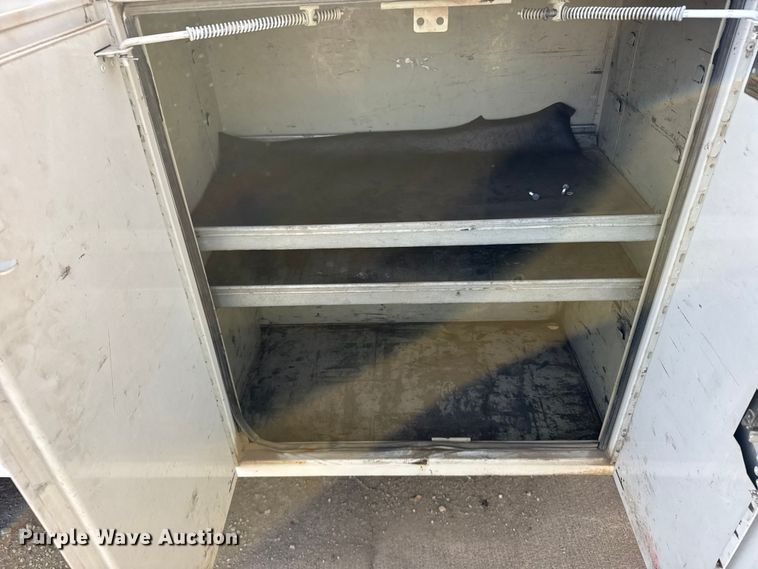 image for item EU6493 2005 GMC Sierra 3500HD utility bed pickup truck