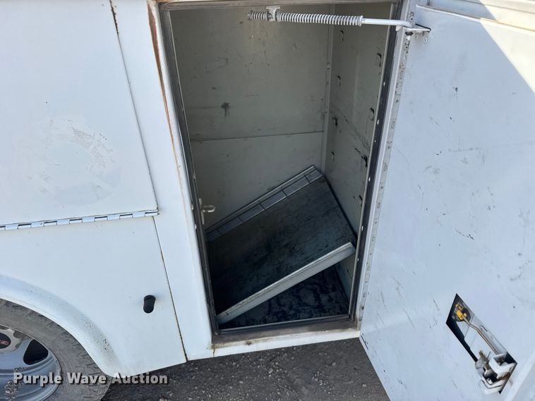 image for item EU6493 2005 GMC Sierra 3500HD utility bed pickup truck