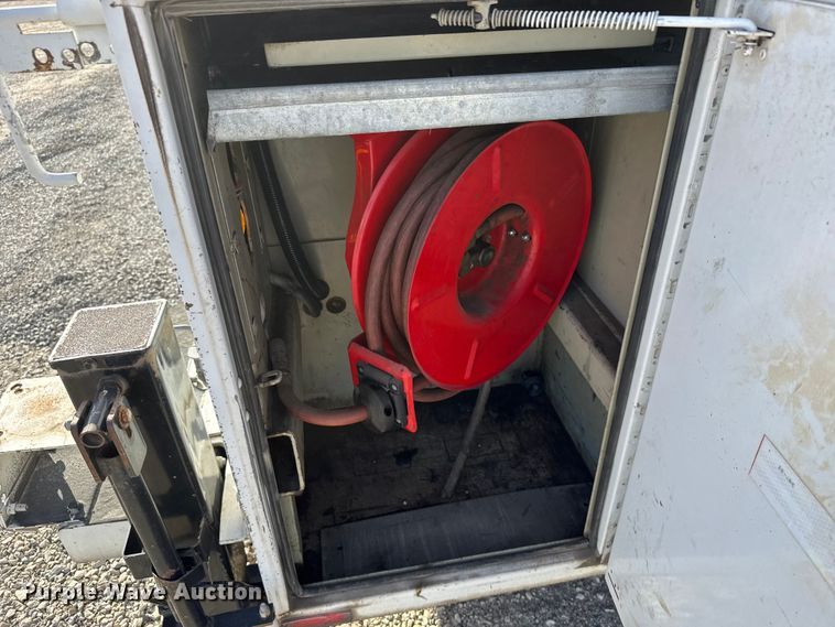 image for item EU6493 2005 GMC Sierra 3500HD utility bed pickup truck