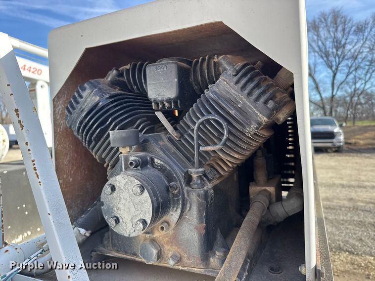 image for item EU6493 2005 GMC Sierra 3500HD utility bed pickup truck