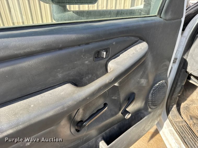 image for item EU6493 2005 GMC Sierra 3500HD utility bed pickup truck