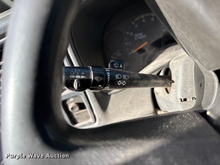 image for item EU6493 2005 GMC Sierra 3500HD utility bed pickup truck