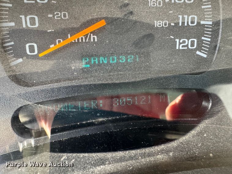 image for item EU6493 2005 GMC Sierra 3500HD utility bed pickup truck