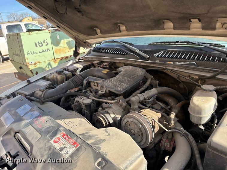 image for item EU6493 2005 GMC Sierra 3500HD utility bed pickup truck