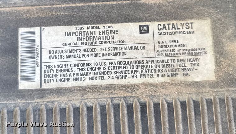 image for item EU6493 2005 GMC Sierra 3500HD utility bed pickup truck