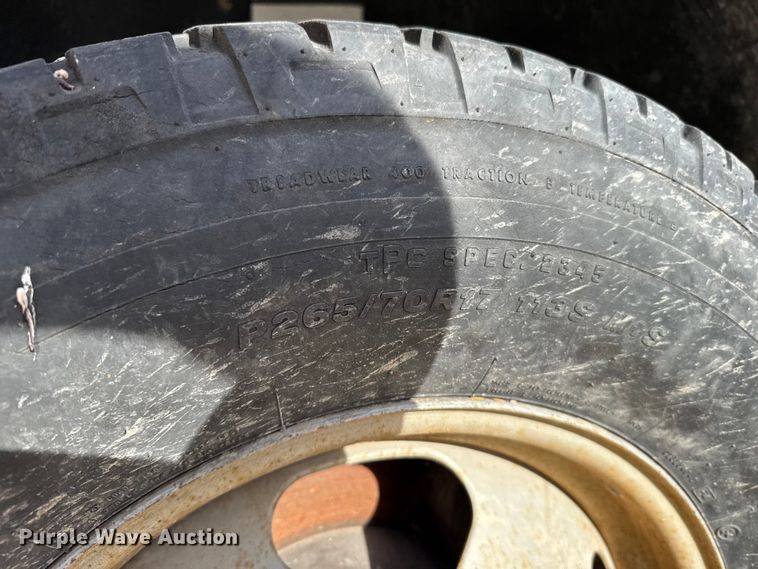 image for item EU6493 2005 GMC Sierra 3500HD utility bed pickup truck