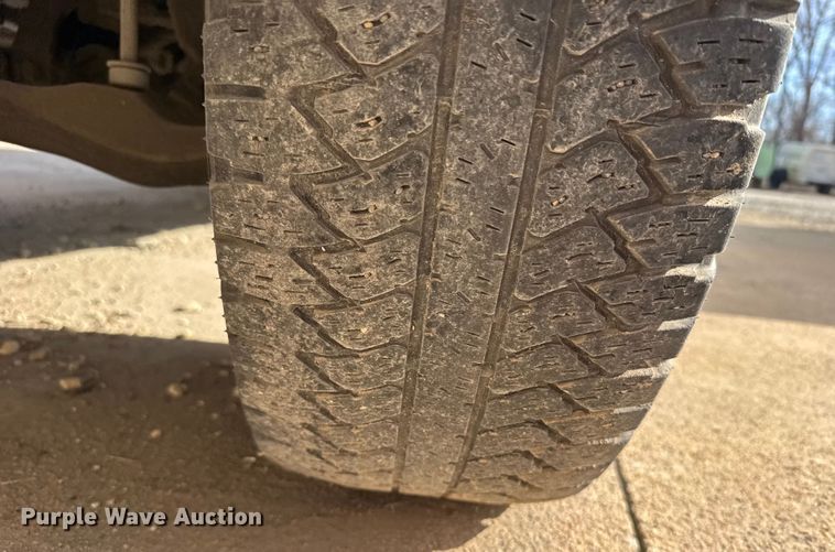 image for item EU6493 2005 GMC Sierra 3500HD utility bed pickup truck