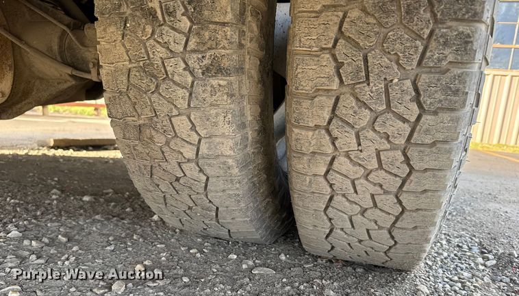 image for item EU6493 2005 GMC Sierra 3500HD utility bed pickup truck