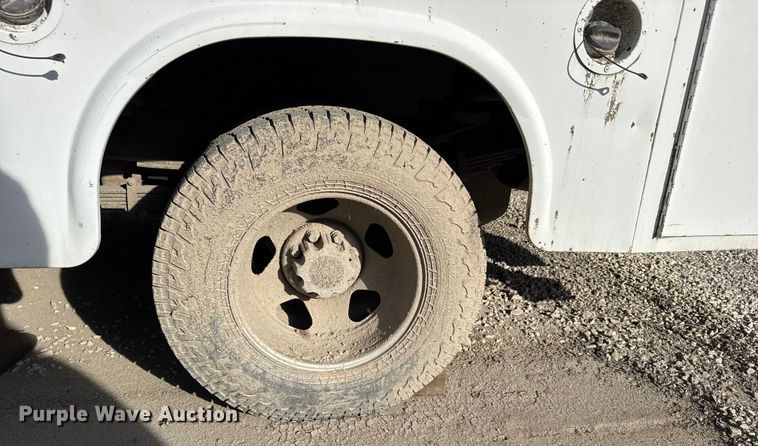 image for item EU6493 2005 GMC Sierra 3500HD utility bed pickup truck