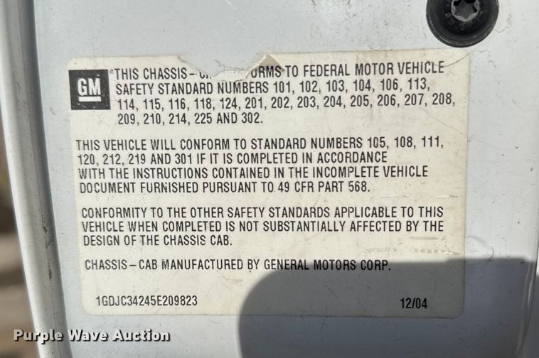 image for item EU6493 2005 GMC Sierra 3500HD utility bed pickup truck