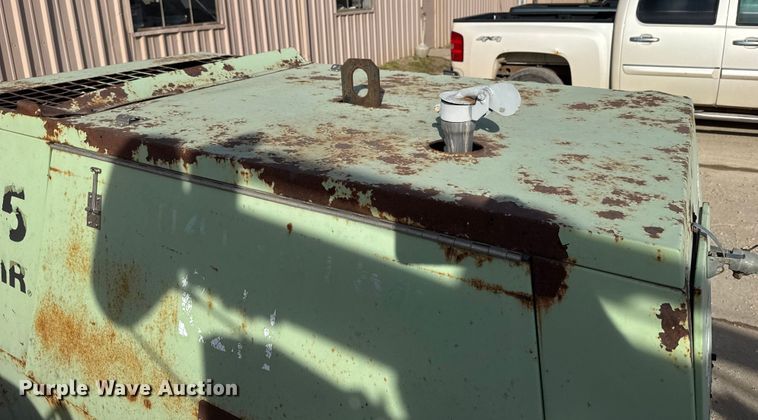 image for item EU6494 Sullair 185DPQJD air compressor