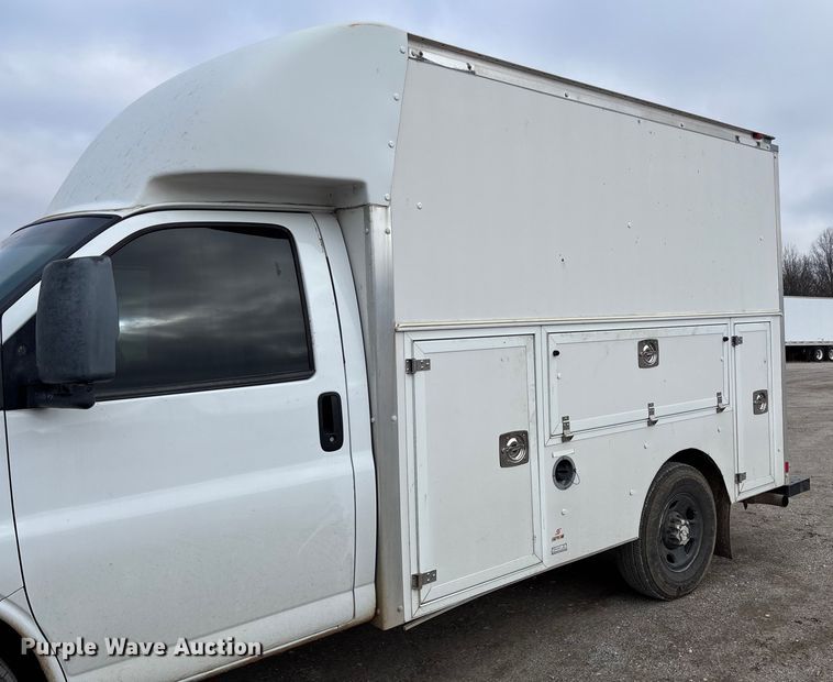 image for item EV3440 2017 Chevrolet Express 3500 utility van