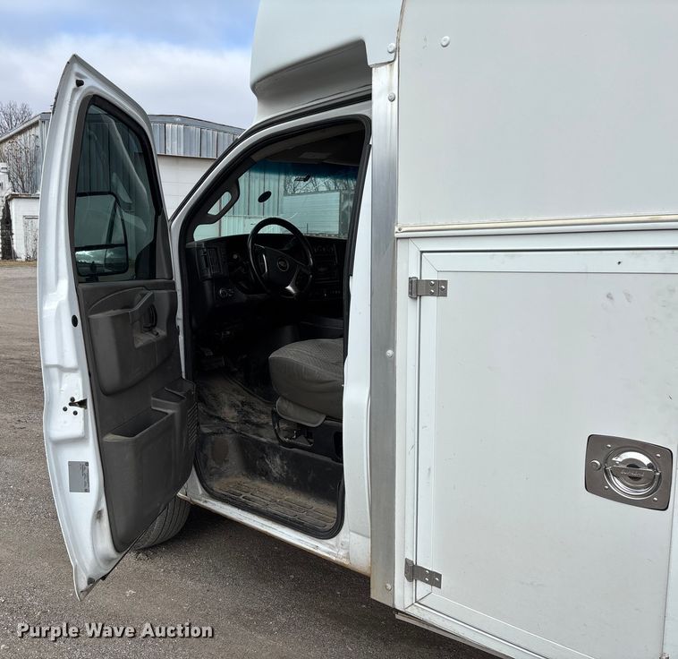 image for item EV3440 2017 Chevrolet Express 3500 utility van