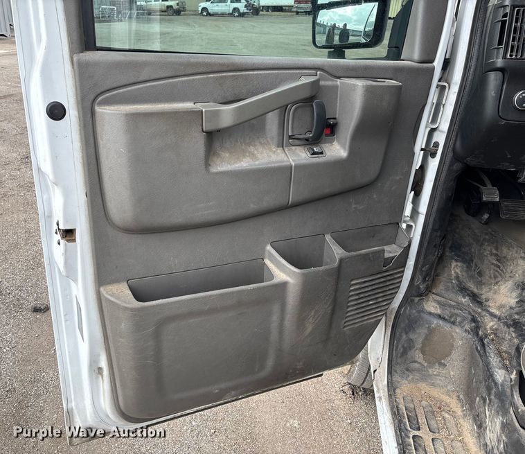 image for item EV3440 2017 Chevrolet Express 3500 utility van