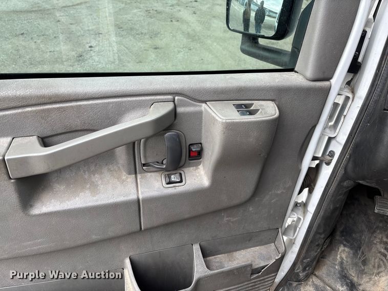 image for item EV3440 2017 Chevrolet Express 3500 utility van