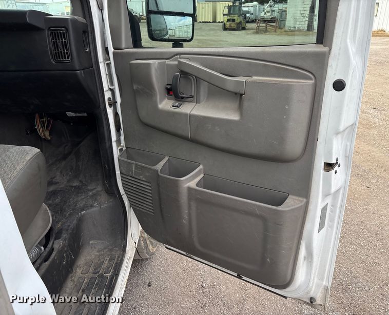 image for item EV3440 2017 Chevrolet Express 3500 utility van