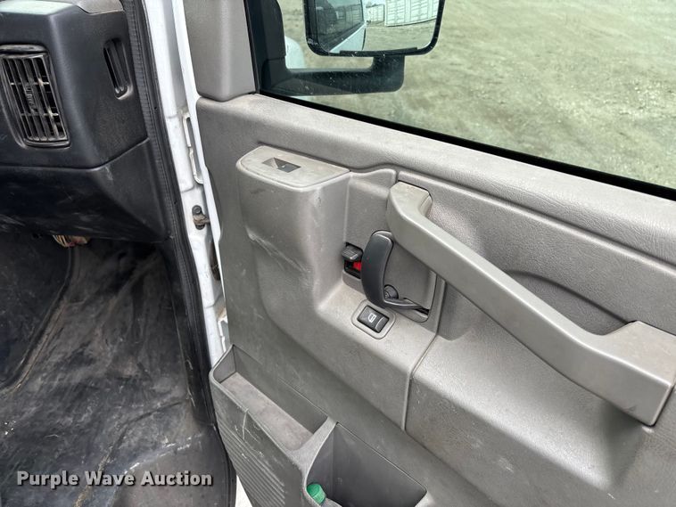 image for item EV3440 2017 Chevrolet Express 3500 utility van