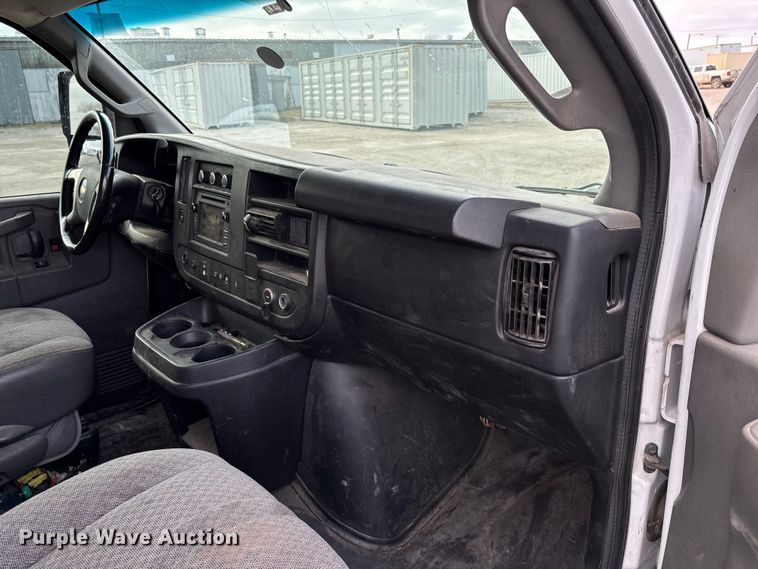 image for item EV3440 2017 Chevrolet Express 3500 utility van