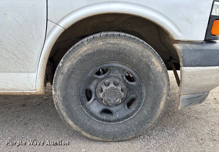 image for item EV3440 2017 Chevrolet Express 3500 utility van